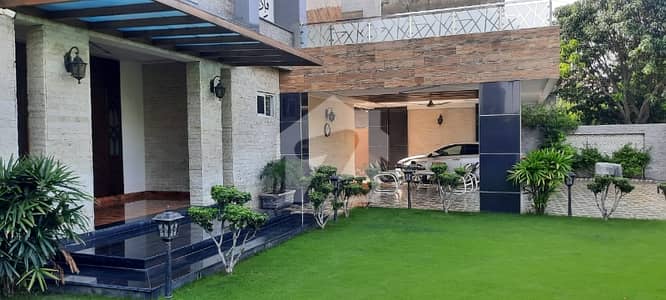 جوہر ٹاؤن لاہور میں 8 کمروں کا 2 کنال مکان 14.0 کروڑ میں برائے فروخت۔
