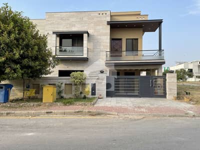 10 Marla Modren Almost Brand New House With Gas Installed At A Very Reasonable Price