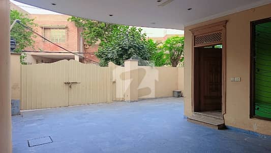 جوہر ٹاؤن فیز 1 - بلاک جی1 جوہر ٹاؤن فیز 1,جوہر ٹاؤن,لاہور میں 5 کمروں کا 12 مرلہ مکان 1.95 لاکھ میں کرایہ پر دستیاب ہے۔