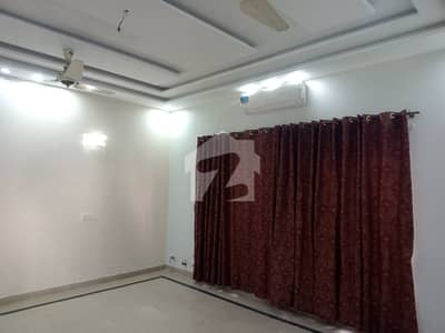 ڈی ایچ اے فیز 3 ڈیفنس (ڈی ایچ اے),لاہور میں 2 کمروں کا 10 مرلہ بالائی پورشن 75.0 ہزار میں کرایہ پر دستیاب ہے۔