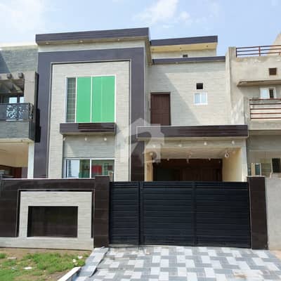 5 Marla Brand New House In N Block Near Commercial Market And Park 5 Marla Brand New House In N Block Near Commercial Market And Park