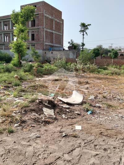 بوسان روڈ ملتان میں 15 مرلہ رہائشی پلاٹ 2.25 کروڑ میں برائے فروخت۔
