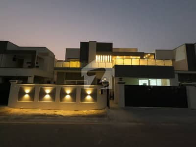 PAY 50% TO BOOK 500 SQUARE YARD PARK FACING HOUSE ON SALE