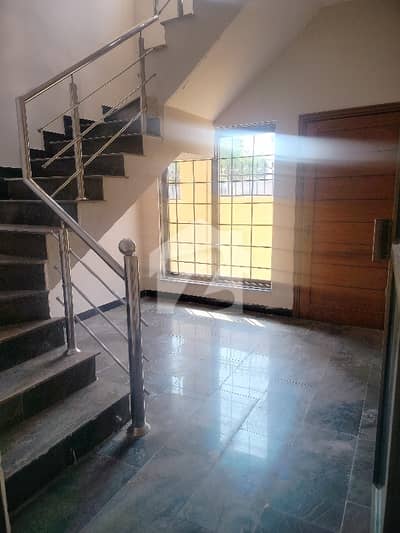 ٹاپ سٹی 1 اسلام آباد میں 6 کمروں کا 1 کنال مکان 2.5 لاکھ میں کرایہ پر دستیاب ہے۔