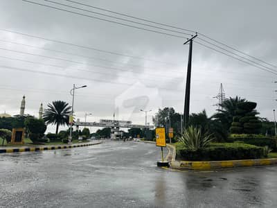 ایم پی سی ایچ ایس ۔ ملٹی گارڈنز بی ۔ 17,اسلام آباد میں 10 مرلہ رہائشی پلاٹ 1.65 کروڑ میں برائے فروخت۔