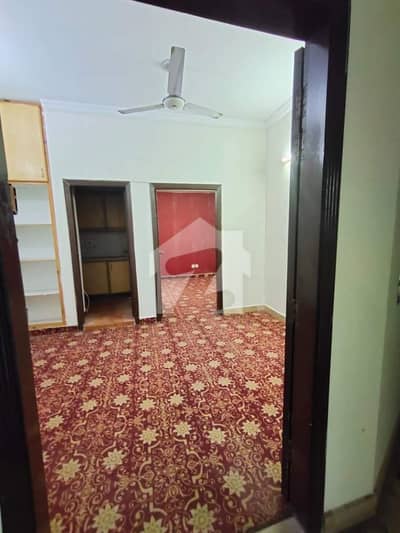 ای ۔ 11 اسلام آباد میں 1 کمرے کا 2 مرلہ فلیٹ 75.0 لاکھ میں برائے فروخت۔