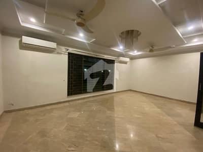 ڈی ایچ اے فیز 1 ڈیفنس (ڈی ایچ اے),لاہور میں 6 کمروں کا 1 کنال مکان 2.5 لاکھ میں کرایہ پر دستیاب ہے۔ ڈی ایچ اے فیز 1 ڈیفنس (ڈی ایچ اے),لاہور میں 6 کمروں کا 1 کنال مکان 2.5 لاکھ میں کرایہ پر دستیاب ہے۔