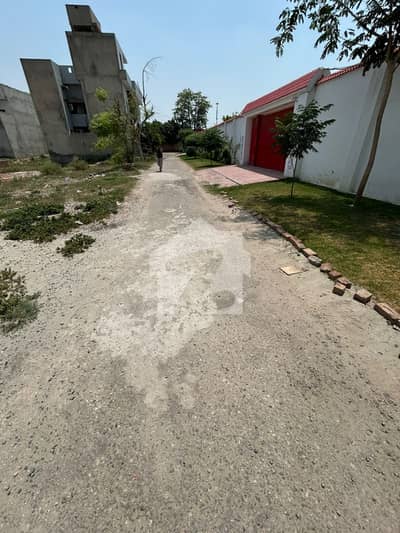 بوسان روڈ ملتان میں 5 مرلہ رہائشی پلاٹ 40.0 لاکھ میں برائے فروخت۔