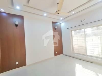 Spacious Flat Available For Rent For office or bechulours In Valencia Town Lahore Spacious Flat Available For Rent For office or bechulours In Valencia Town Lahore