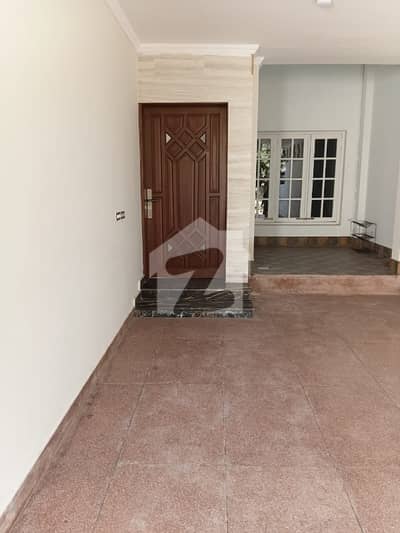 1 Kanal Full House Available For Rent In Cavalry Ground