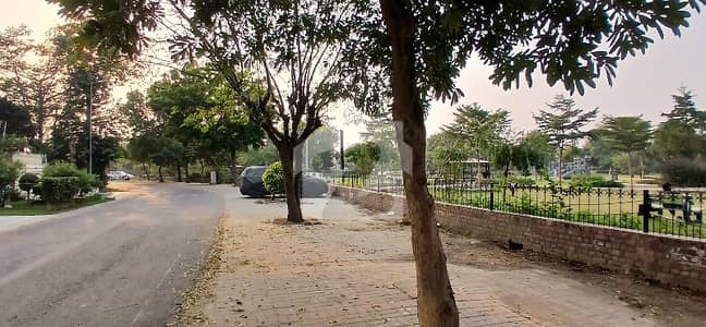 ڈی ایچ اے فیز 4 ۔ بلاک کے کے ڈی ایچ اے فیز 4,ڈیفنس (ڈی ایچ اے),لاہور میں 9 مرلہ رہائشی پلاٹ 2.55 کروڑ میں برائے فروخت۔