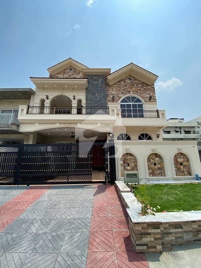 10 Marla (35x70) Beautiful Brand New First Entry Double Storey Modern House For Sale In G-13 Islamabad.