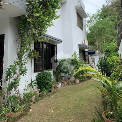300sqyd DUPLEX BUNGALOW AVAILABLE FOR SALE