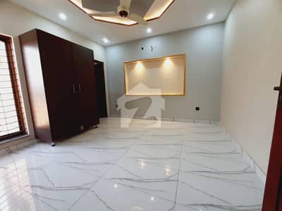 10 Marla Upper Portion Hot Location Like New For Rent
