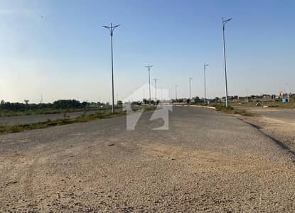 8 Marla Beautiful Commercial Plot For Sale