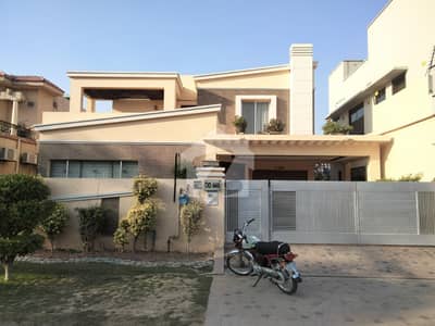 ڈی ایچ اے فیز 4 ڈیفنس (ڈی ایچ اے),لاہور میں 5 کمروں کا 1 کنال مکان 6.6 کروڑ میں برائے فروخت۔