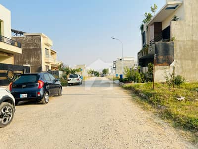 I am selling 10marla Residencial plot in Block V, Gulberg Residencia Islamabad