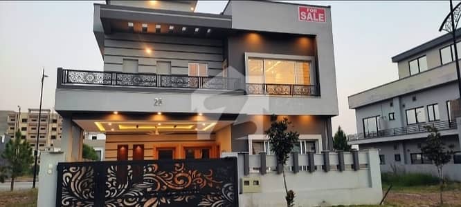 بحریہ انکلیو - سیکٹر جے بحریہ انکلیو,بحریہ ٹاؤن,اسلام آباد میں 5 کمروں کا 10 مرلہ مکان 4.8 کروڑ میں برائے فروخت۔