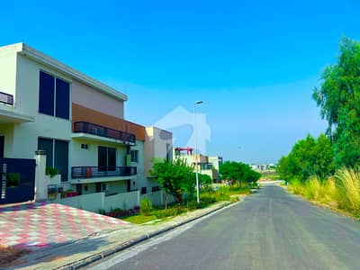 PARK FACE / LEVEL PLOT / NEAR MOSQUE / PRIME LOCATION / VERY REASONABLE PRICE