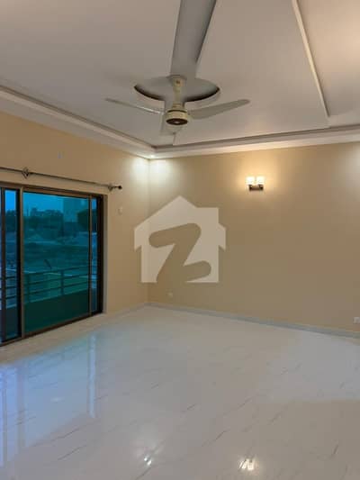 WITH EXTRA LAND PRIME LOCATION WEST OPEN CORNER Askari 5 - Sector J House Sized 700 Square Yards AVAILABLE FOR SALE