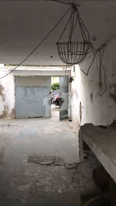 Bungalow In Demolish Condition At Plot Price Available For Sale