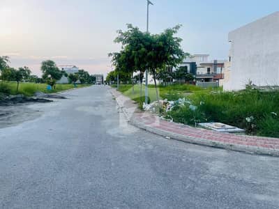 ٹاپ سٹی 1 - بلاک بی ٹاپ سٹی 1,اسلام آباد میں 1 کنال رہائشی پلاٹ 2.95 کروڑ میں برائے فروخت۔