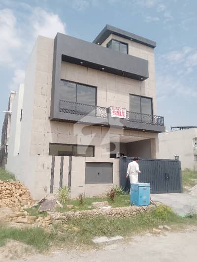 ایم پی سی ایچ ایس ۔ ملٹی گارڈنز بی ۔ 17,اسلام آباد میں 4 کمروں کا 5 مرلہ مکان 2.1 کروڑ میں برائے فروخت۔