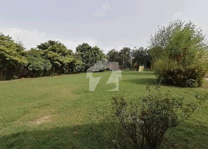 On Excellent Location 4 Kanal Farm House Is Available For sale