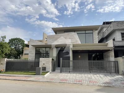 ڈی ایچ اے فیز 2 - سیکٹر ڈی ڈی ایچ اے ڈیفینس فیز 2,ڈی ایچ اے ڈیفینس,اسلام آباد میں 5 کمروں کا 1 کنال مکان 13.8 کروڑ میں برائے فروخت۔