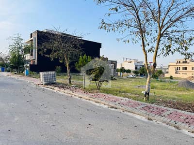 ٹاپ سٹی 1 - بلاک بی ٹاپ سٹی 1,اسلام آباد میں 1 کنال رہائشی پلاٹ 2.45 کروڑ میں برائے فروخت۔