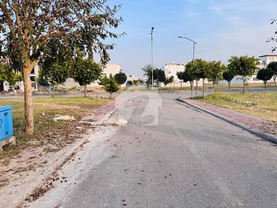 Corner 1 Kanal Plot For Sale