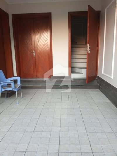 5 MARLA UPPER PORTION AVAILABLE FOR RENT IN PARK VIEW CITY