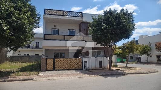 بحریہ انکلیو - سیکٹر جی بحریہ انکلیو,بحریہ ٹاؤن,اسلام آباد میں 5 کمروں کا 10 مرلہ مکان 4.8 کروڑ میں برائے فروخت۔