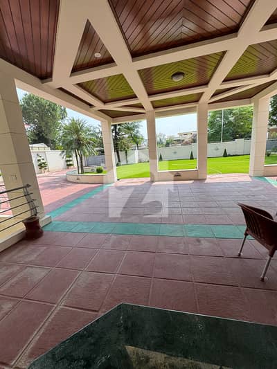 House For Sale In F7 On Prime Location