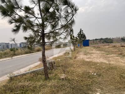 Gulberg Greens Civic Center 4080 Commercial Plot Available For Sale