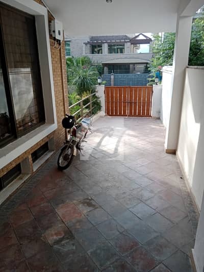 1 Kanal Beautiful Upper Portion For Rent In F11