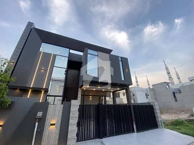 Prime Location 10 Marla House In Multan Public School Road For sale At Good Location
