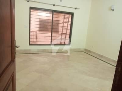 Chaklala Scheme 3 Upper Portion 3 beds D. D T. V Lounge Kitchen Near Main Market