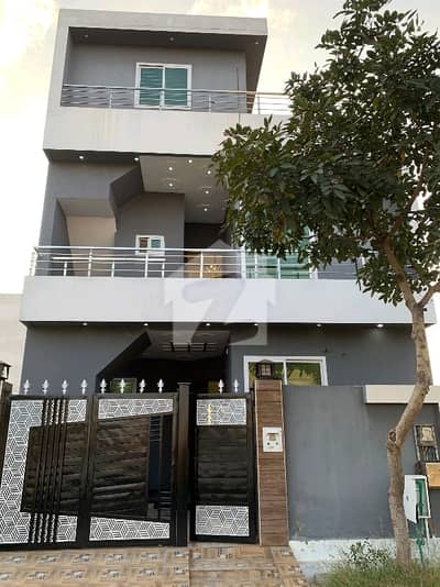 Prime Location In Royal Palm City House Sized 5 Marla For rent