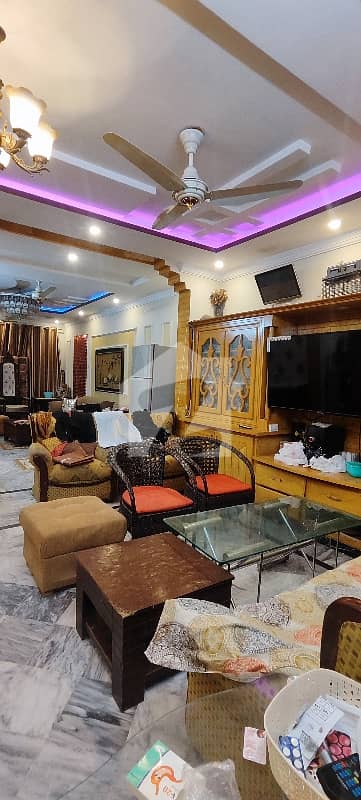 ائیرپورٹ ایونیو ہاؤسنگ سوسائٹی اسلام آباد میں 6 کمروں کا 12 مرلہ مکان 3.2 کروڑ میں برائے فروخت۔