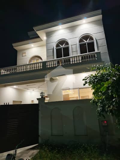 رائل آرچرڈ ۔ بلاک ڈی رائل آرچرڈ,ملتان پبلک سکول روڈ,ملتان میں 3 کمروں کا 5 مرلہ مکان 65.0 ہزار میں کرایہ پر دستیاب ہے۔