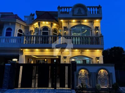 بش ایگزیکٹو ولاز ملتان میں 5 کمروں کا 5 مرلہ مکان 1.8 کروڑ میں برائے فروخت۔