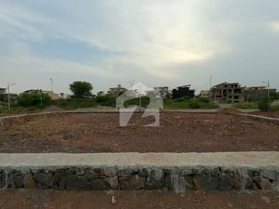 ڈی ۔ 12 مرکز ڈی ۔ 12,اسلام آباد میں 1 کنال کمرشل پلاٹ 15.0 ارب میں برائے فروخت۔