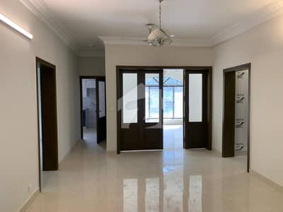 1 KanaL Duplex 4 Bed House Available For Rent With Servant Room