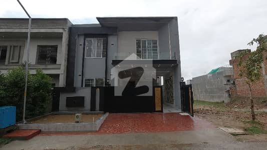 Prime Location Jinnah Gardens Phase 1 House Sized 8 Marla For sale