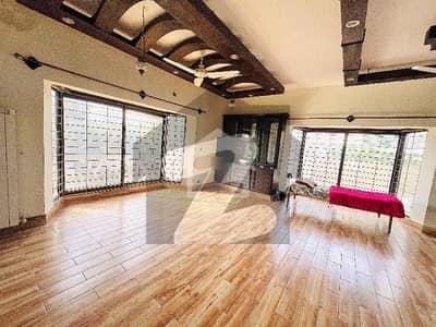A Spacious 3200 Square Feet House In D-12 For Rent