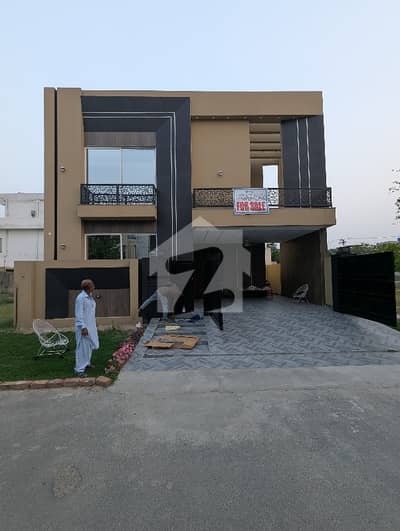 نیسپاک سکیم فیز 3 ڈیفینس روڈ,لاہور میں 5 کمروں کا 10 مرلہ مکان 3.9 کروڑ میں برائے فروخت۔