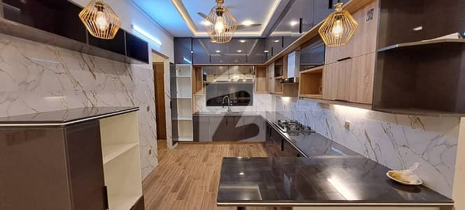 1 KANAL BRAND NEW UPPER PORTION AVAILABLE FOR RENT
