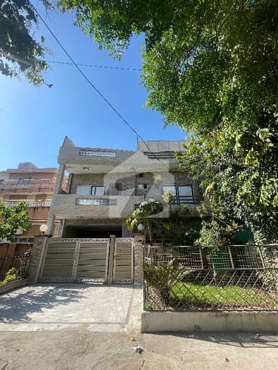 G-9/4 Prime Location 6 Marla House Available For Sale