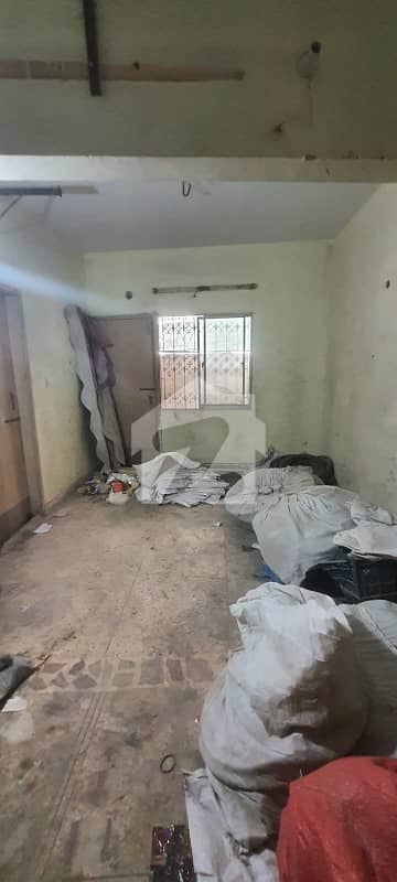 آدم جی نگر گلشنِ اقبال ٹاؤن,کراچی میں 4 کمروں کا 3 مرلہ دفتر 80.0 ہزار میں کرایہ پر دستیاب ہے۔